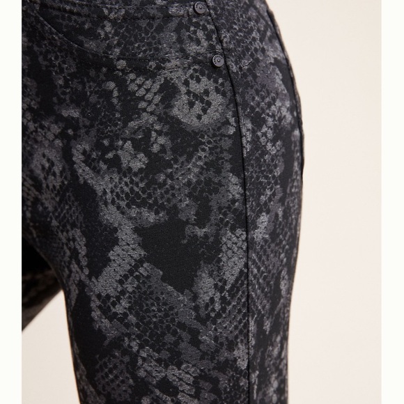 Sanctuary Anthropologie Snake-Printed Legging EUC - Picture 4 of 10